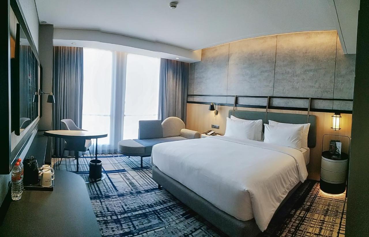 Mercure Surabaya Manyar Exterior photo