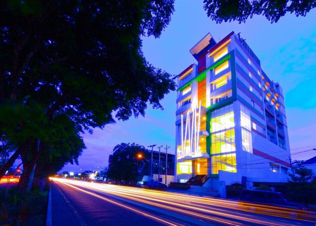 Mercure Surabaya Manyar Exterior photo