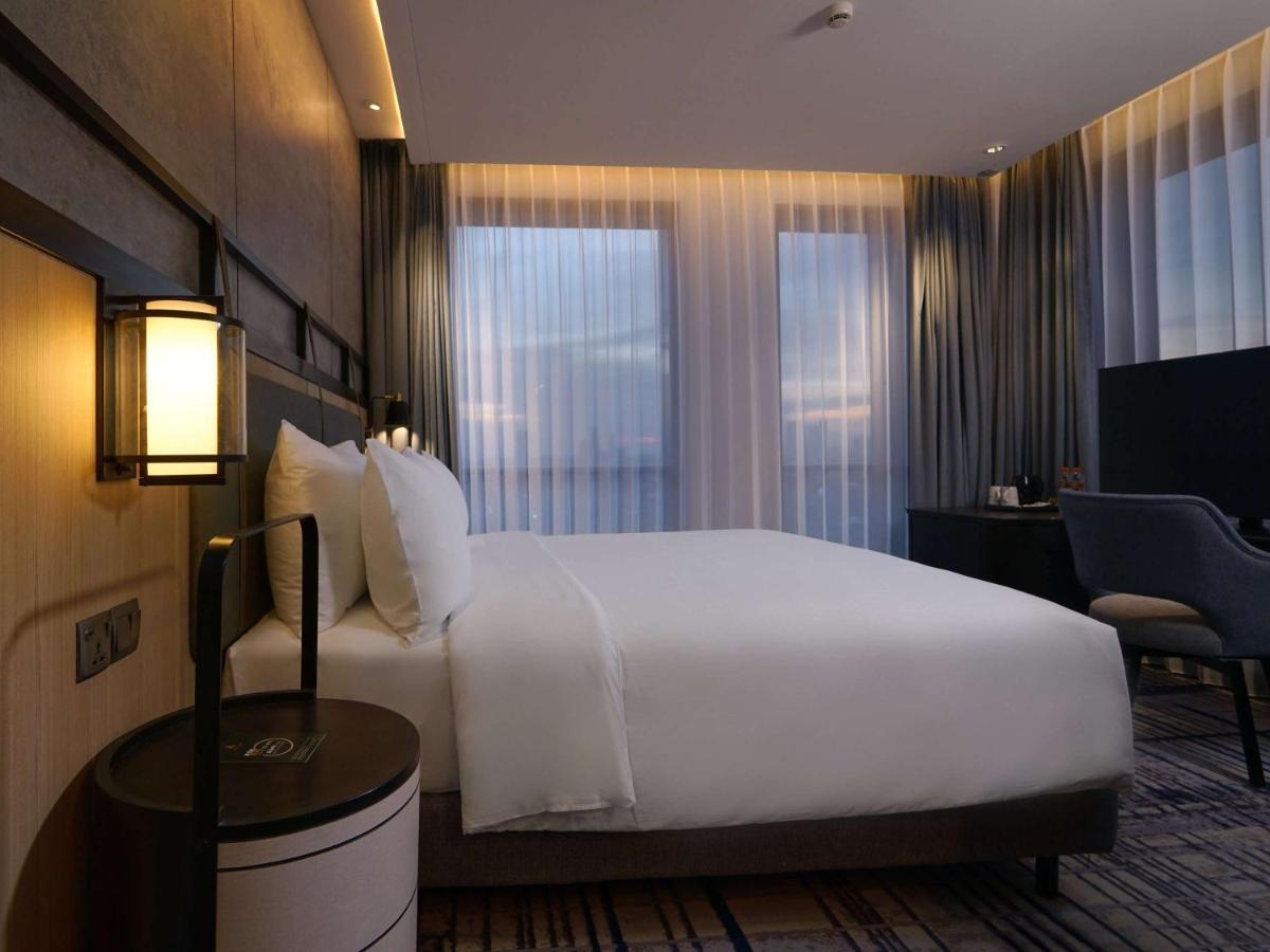 Mercure Surabaya Manyar Exterior photo