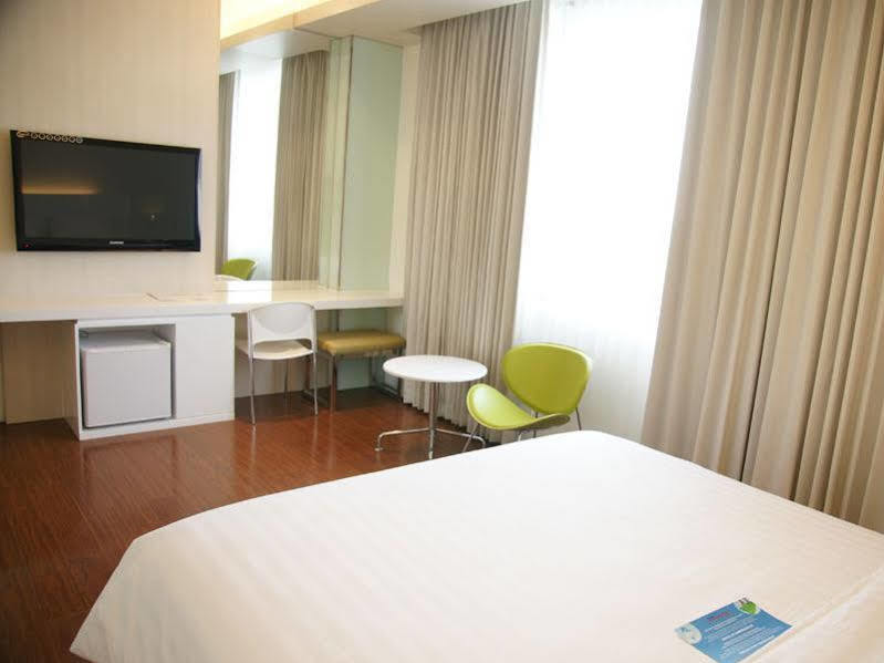 Mercure Surabaya Manyar Exterior photo
